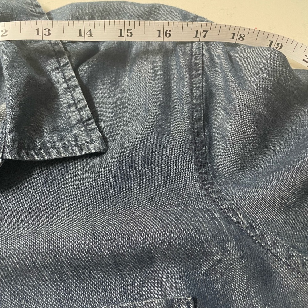 Liz Claiborne women's long-sleeve chambray button-down shirt.Size Large - Picture 11 of 11
